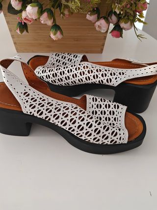 Sandalias blancas mujer talla 40.De piel 