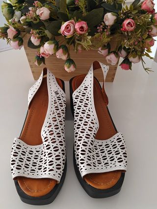 Sandalias blancas mujer talla 40.De piel 