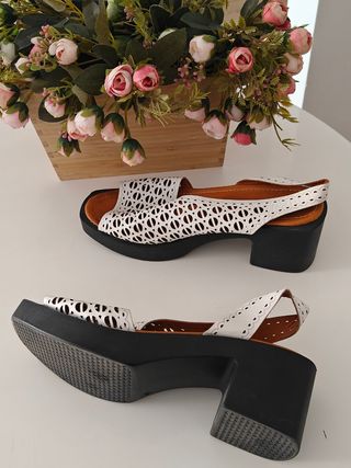 Sandalias blancas mujer talla 40.De piel 