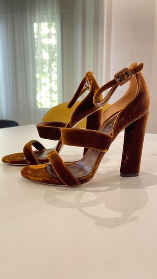 Sandalias Le Silla terciopelo marrón