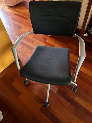 Silla oficina giratoria negra