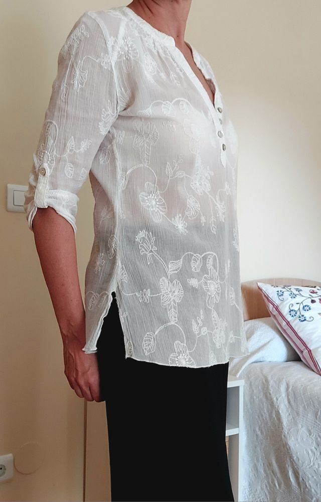 Blusa blanca bordada C&A