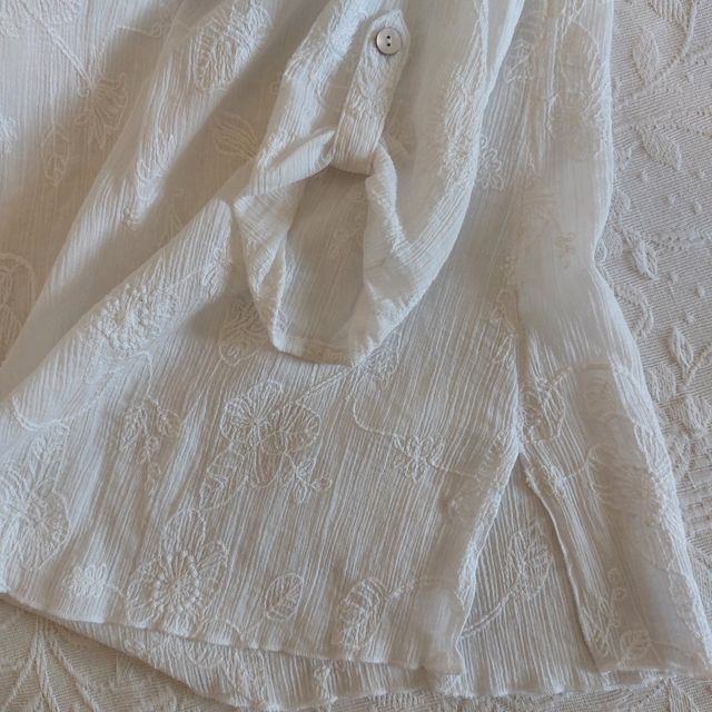 Blusa blanca bordada C&A