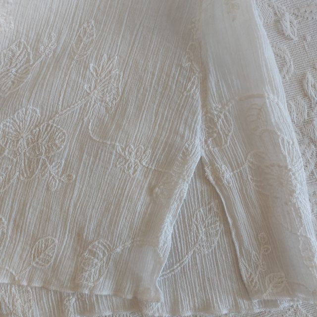 Blusa blanca bordada C&A