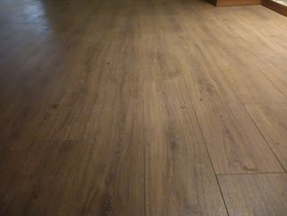 65m2 - Suelo laminado clic 20x129cm + base