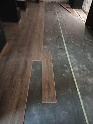 65m2 - Suelo laminado clic 20x129cm + base