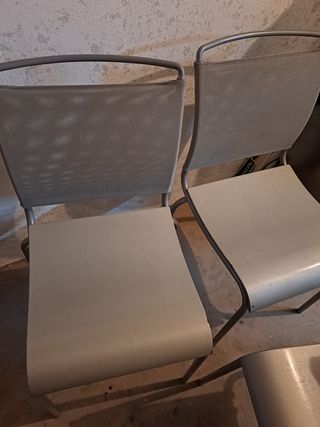 sillas cocina gris por 40 euros las 4
