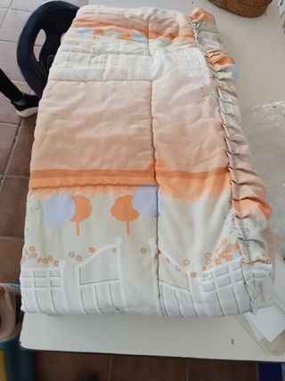 Vendo Colcha con volantes para cama de 90cm