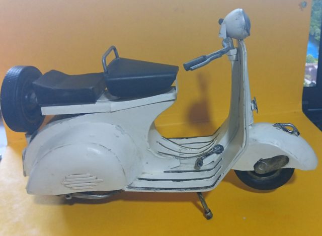 Vespa vintage metálica decorativa