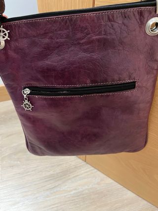 Bolso bandolera cuero morado