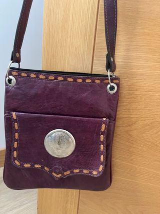 Bolso bandolera cuero morado