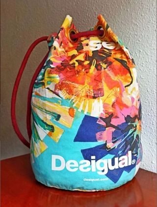 Bolso Desigual bandolera.      Tous