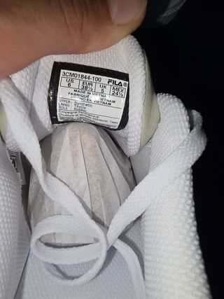 ¡OFERTA! Tenis Fila blancos.