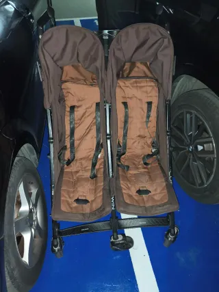 Silla gemelar doble, marrón. Marca Be cool