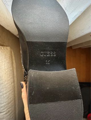 Botines Guess militares negros y marrón