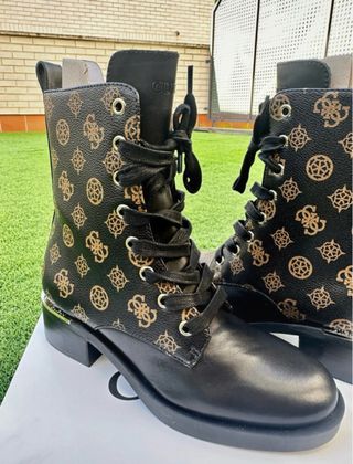 Botines Guess militares negros y marrón