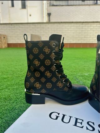 Botines Guess militares negros y marrón
