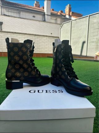 Botines Guess militares negros y marrón
