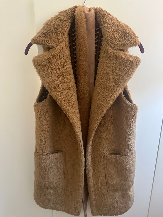 Chaleco Loya pelo sintético camel