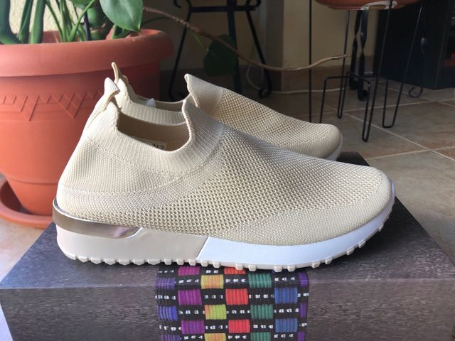 Zapatillas beige sin cordones - Talla 37