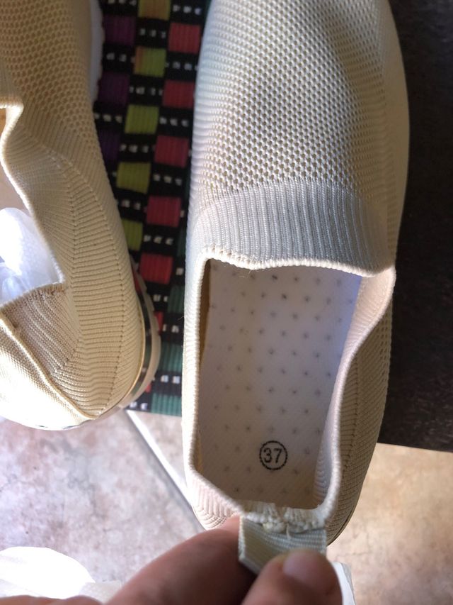 Zapatillas beige sin cordones - Talla 37