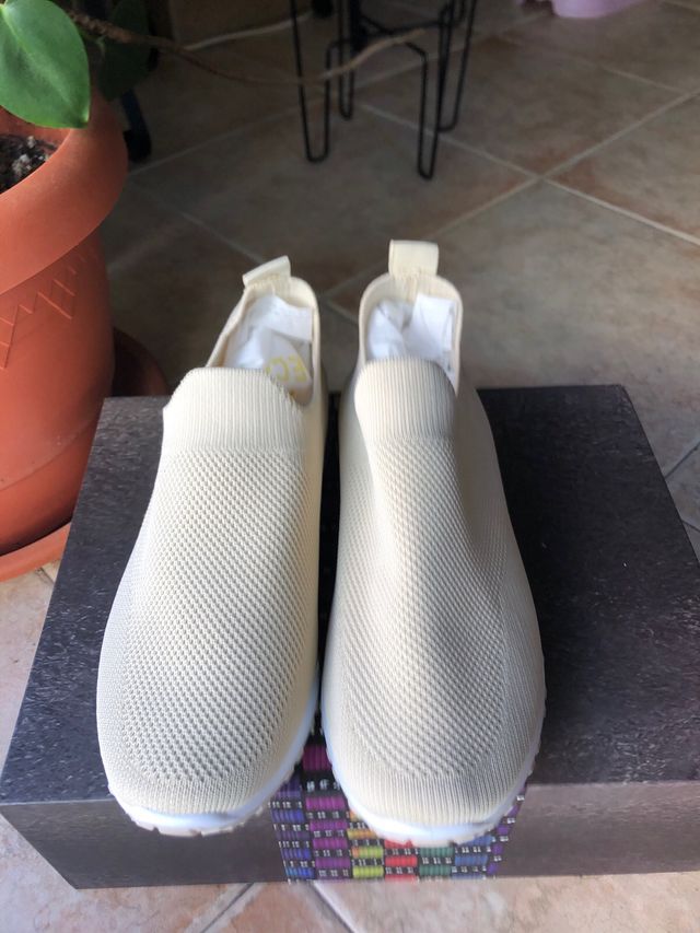 Zapatillas beige sin cordones - Talla 37