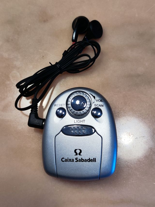 Radio FM Caixa Sabadell c/linterna