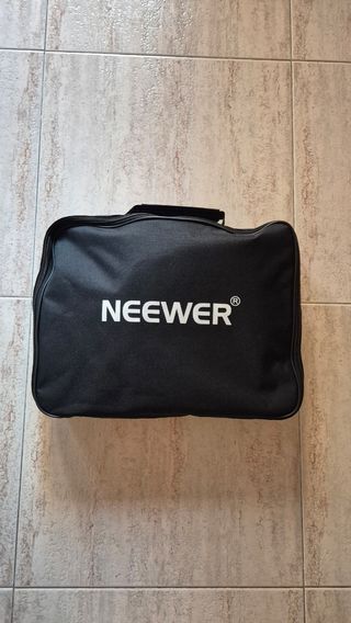 Trípodes Neewer: 2 trípodes + softbox