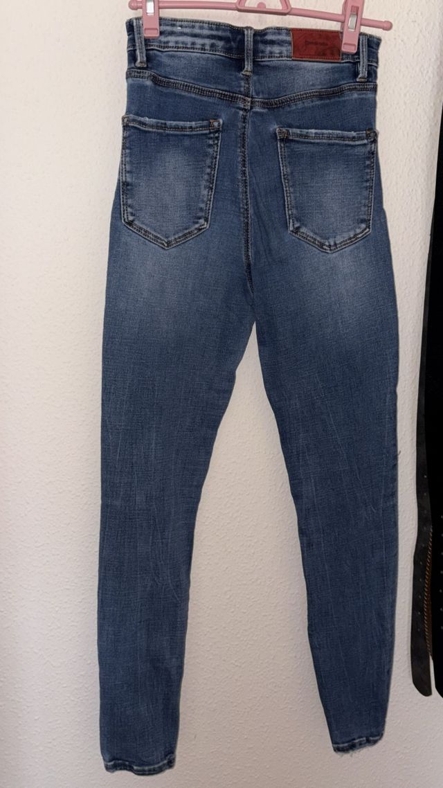 Jeans Stradivarius Super High Waist, talla 36.