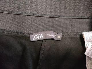Pantalón pitillo ZARA negro con cintura alta