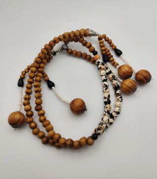 Juzu in legno e pietre 