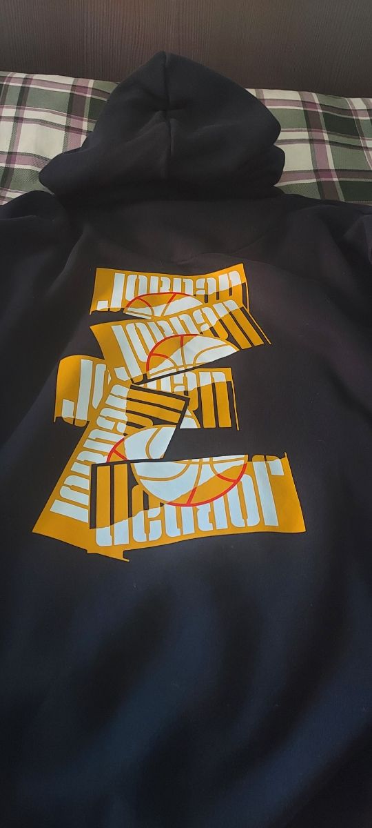 Sudadera negra c/amarillo