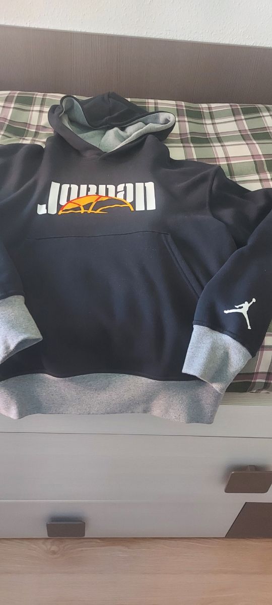 Sudadera negra c/amarillo