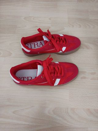 Zapatillas rojas Stradivarius