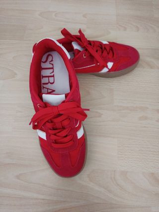 Zapatillas rojas Stradivarius