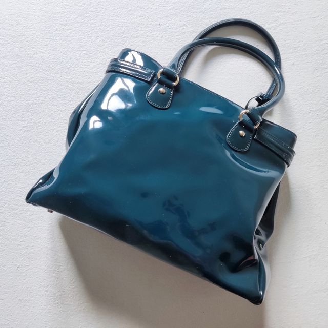 Borsa Gattinoni blu scuro lucida