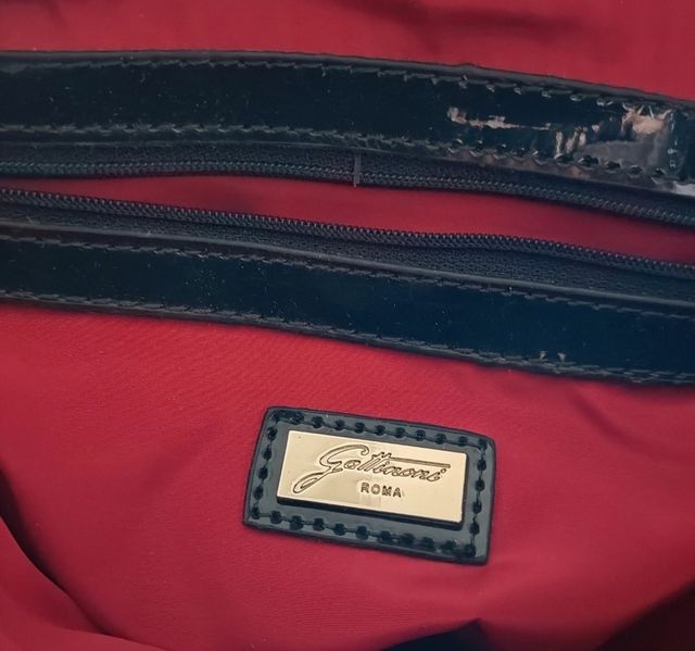 Borsa Gattinoni blu scuro lucida