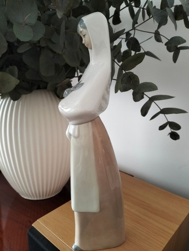 Figura Lladró Niña Conejo