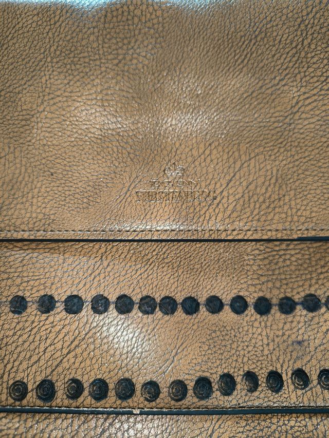 Borsa donna a tracolla marrone in pelle.