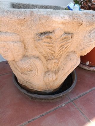 Macetero de piedra. Lote de 4 unidades 100€.