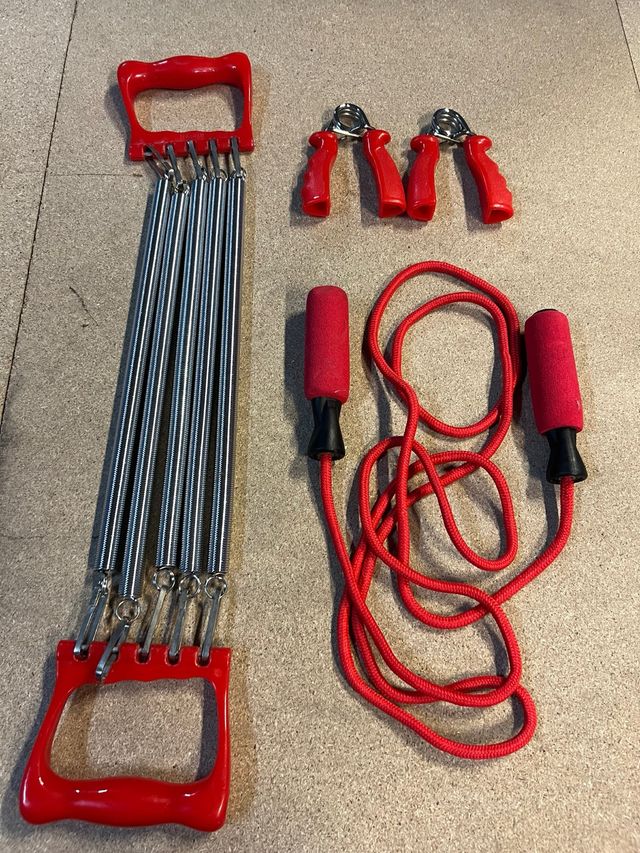 Juego ejercicio: tensores, comba, puños