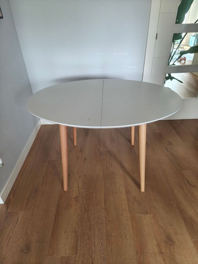 Mesa blanca extensible