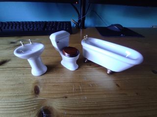 Juego de baño para casa de muñecas