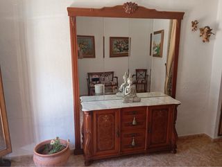 Elegante juego de mesa y espejo