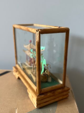 Miniatura japonesa: Pagoda en vitrina
