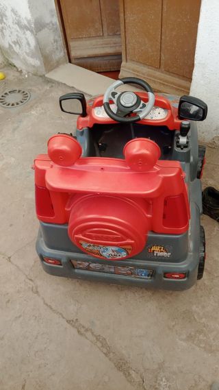 Coche eléctrico infantil