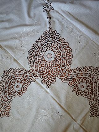 Copriletto Lino Ricamato Antico