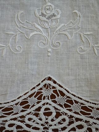 Copriletto Lino Ricamato Antico