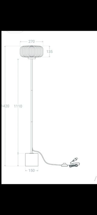Lámpara de pie dorada con pantalla de cristal