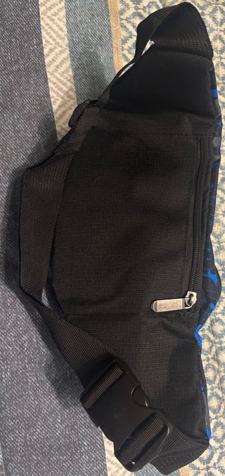 Riñonera deportiva azul y gris